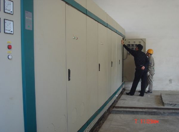 萬邦永躍兩臺1200KVA岸電電源現場調試1.jpg 萬邦永躍兩臺1200KVA岸電電源現場調試1.jpg