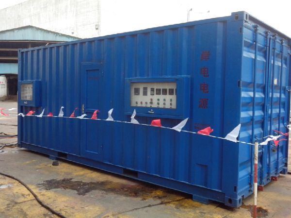 振華港機(jī)800KVA移動岸電電源現(xiàn)場1.jpg 振華港機(jī)800KVA移動岸電電源現(xiàn)場1.jpg